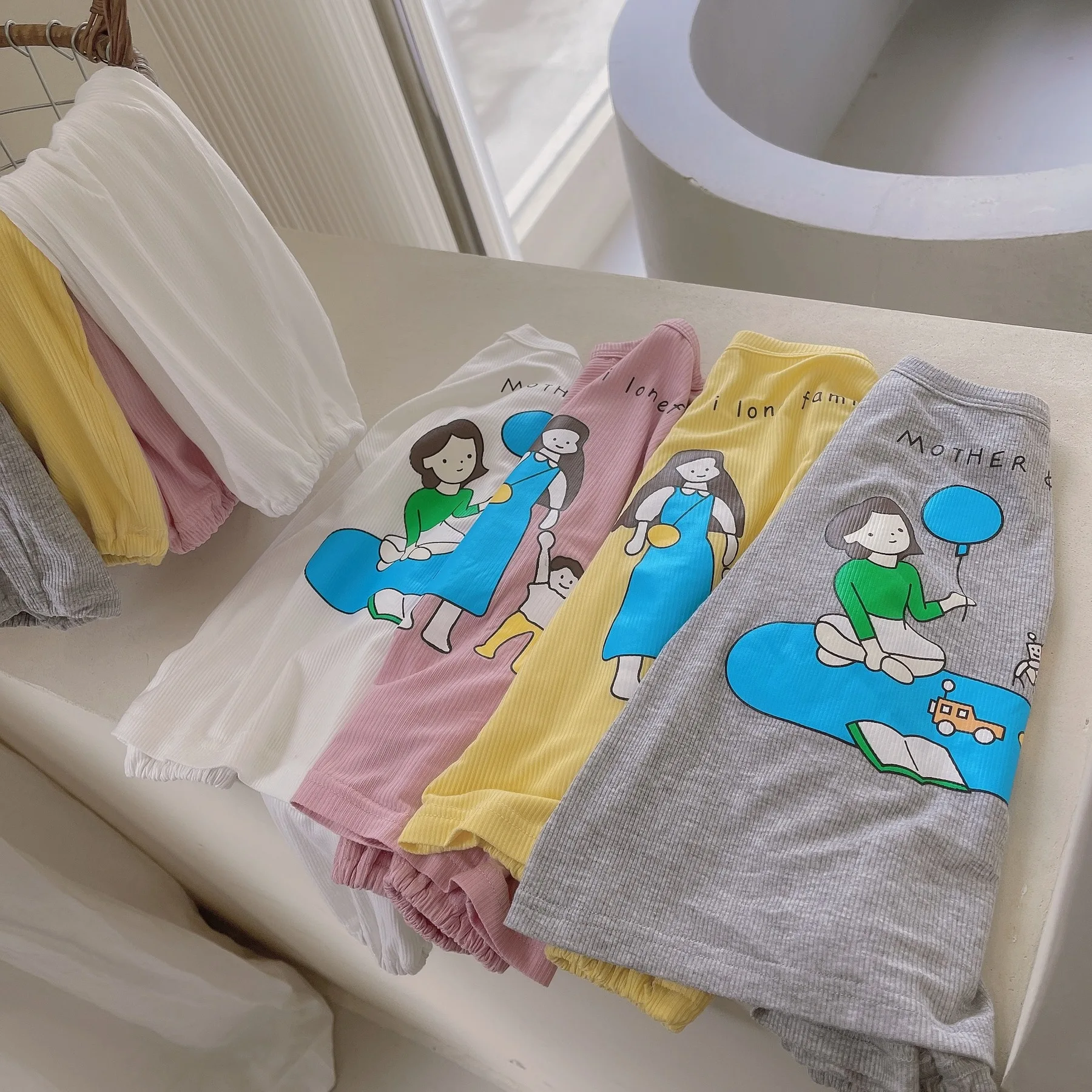 

Новинка 2021, Детские пижамные комплекты, мягкая хлопковая Домашняя одежда с милым принтом, костюмы для девочек и мальчиков, футболка и штаны, ...