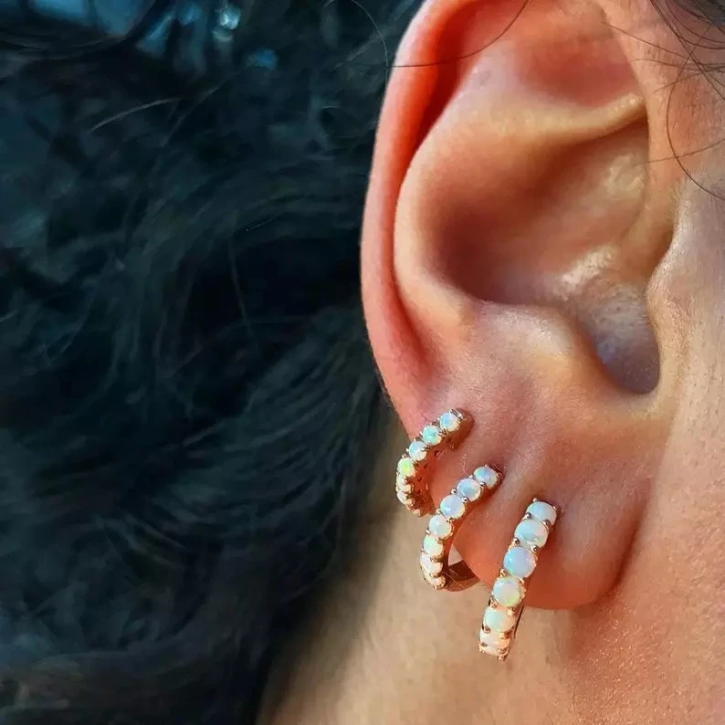 

Серьги-кольца женские с белым огненным опалом, из серебра 925 пробы
