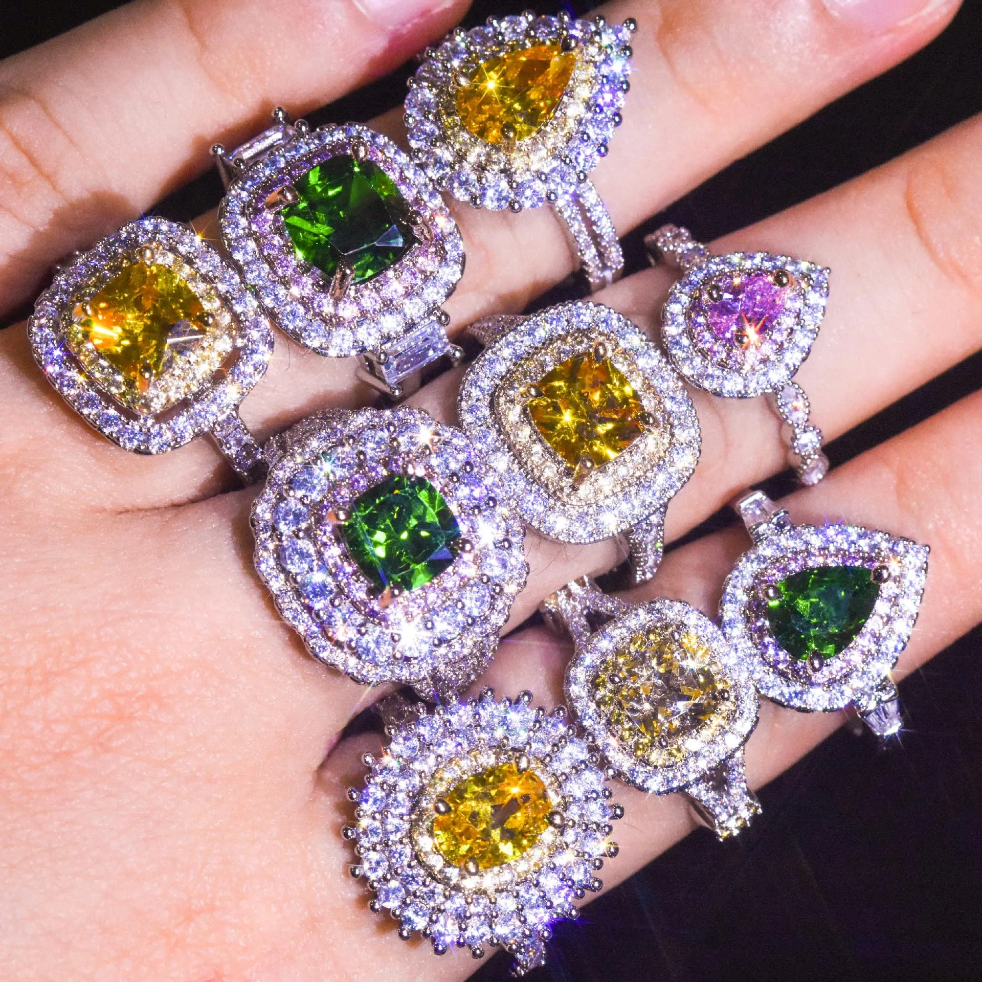 

Luxury Imitation Diamond Ring Princess Green Gem Proposal Finger Rings Fashion Jewelry Women Ornament Fine Accessories Wholesale