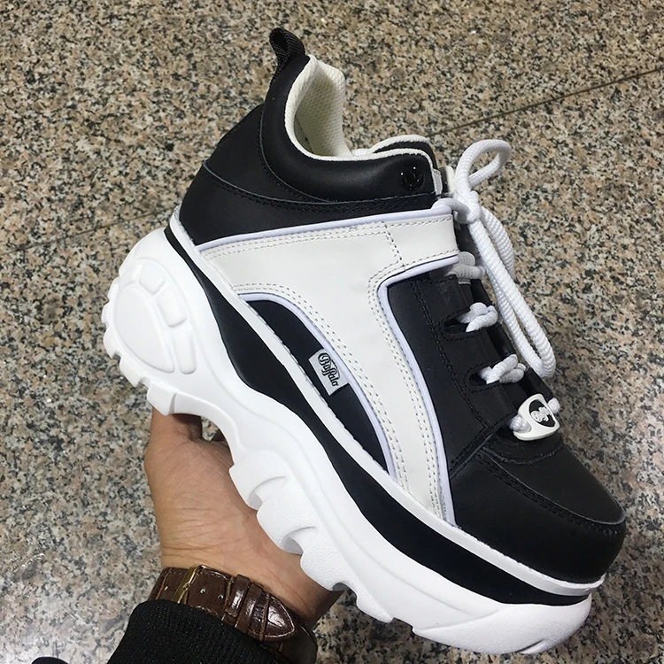 Белые кеды на высокой платформе 7 см из натуральной кожи с граффити женские