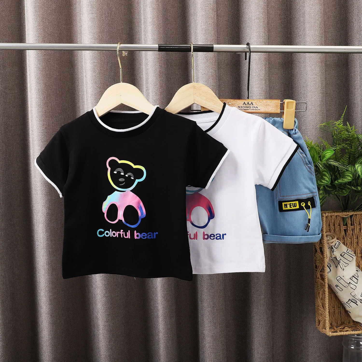

2021 summer new children's cartoon short-sleeved suit children's cartoon short-sleeved T-shirt + denim shorts cotton sports suit