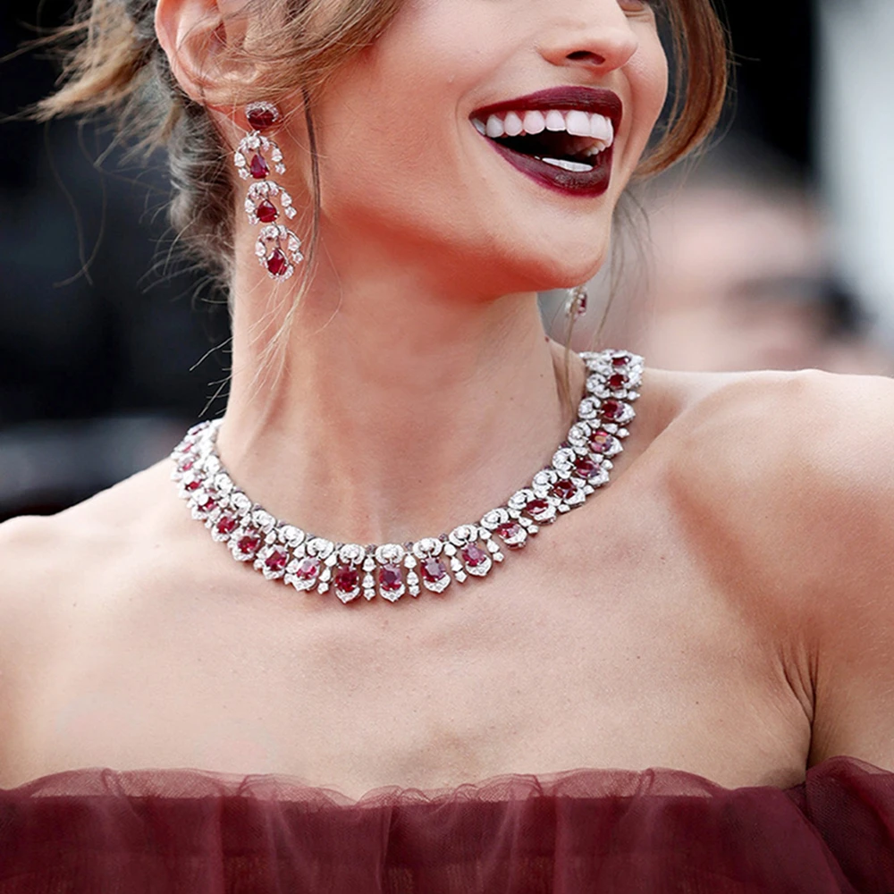 Массивные серьги с красными кристаллами висячие кисточками хорошее ювелирное