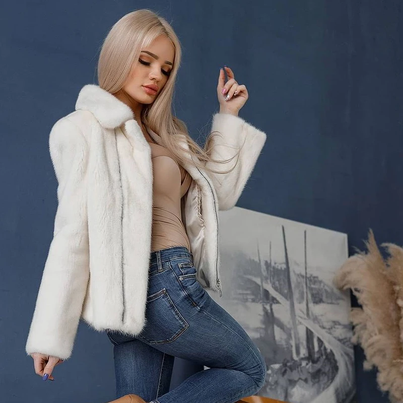 Женская шуба из натурального меха норки натуральной с отложным воротником