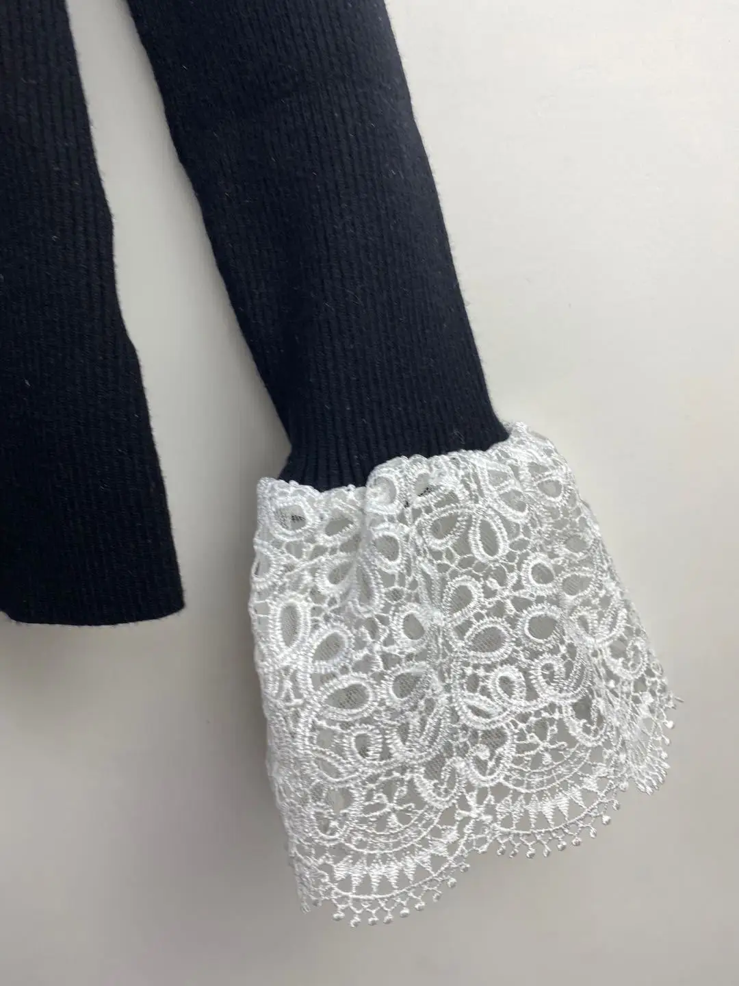 

Autumn 2020 New Embroidered Collar Button Stitching Knitted Sweater Top