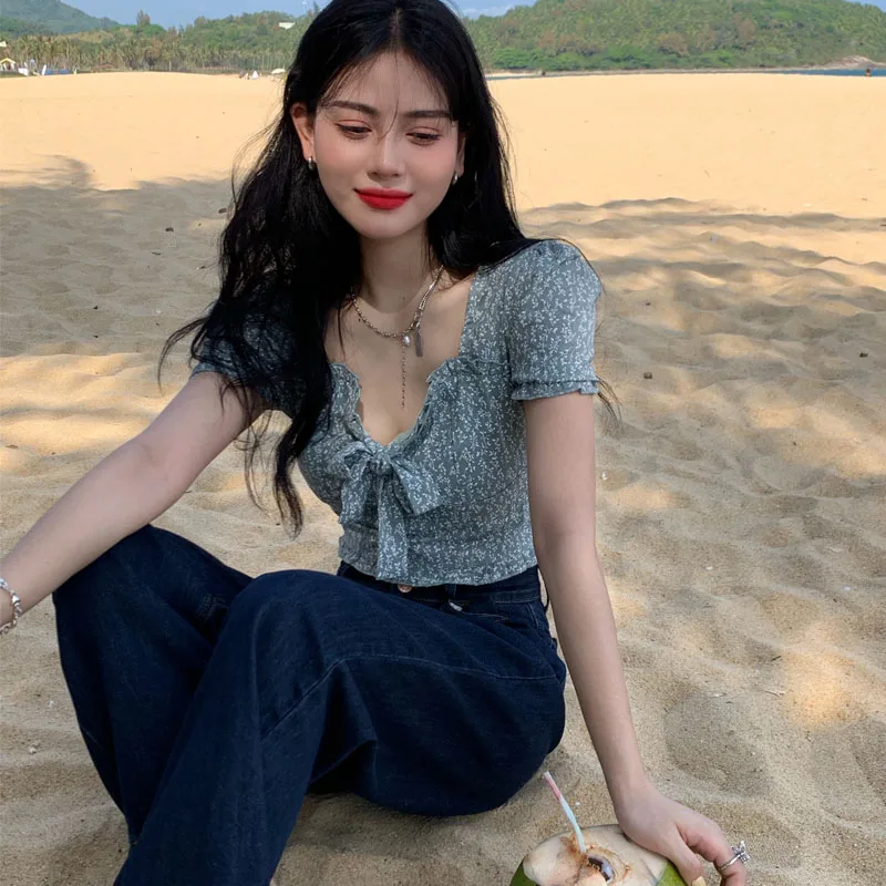 

2021 Summer Vintage Floral Blouse Tops Women Beach V-Neck Sexy Casual Sweet Blouse Shirt French Slim Short Sleeve Elegant Tops