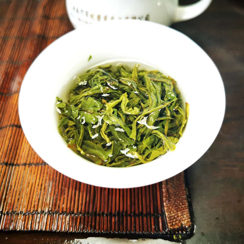 Зеленый китайский чай с зернистой текстурой весна осень высокая гора зеленый