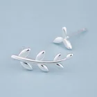 Женские асимметричные серьги-гвоздики в форме листа