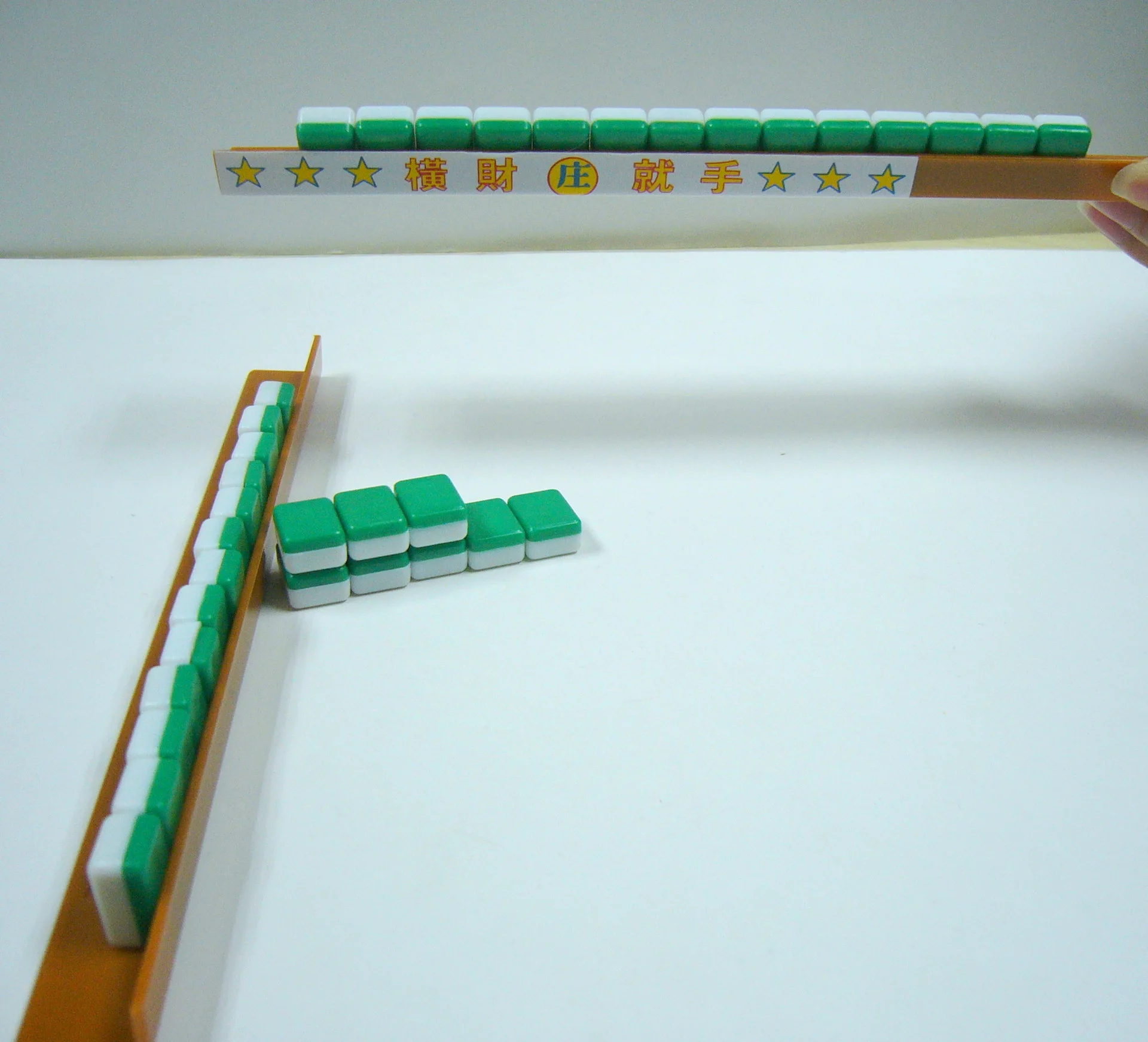 

Portable Mahjong Organic Glass Mini Mahjong Engraving Tourist Mahjong, Chess and Card Entertainment