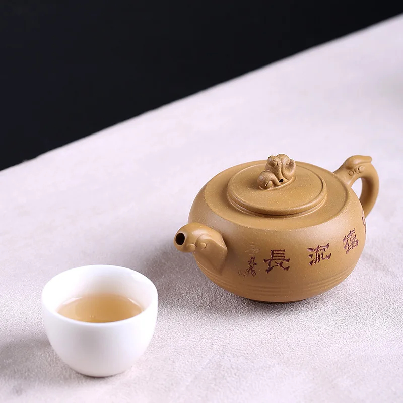 

Yixing Zisha teapot has a long history of bamboo carving. The small teapot is handmade by Zhang Jianming