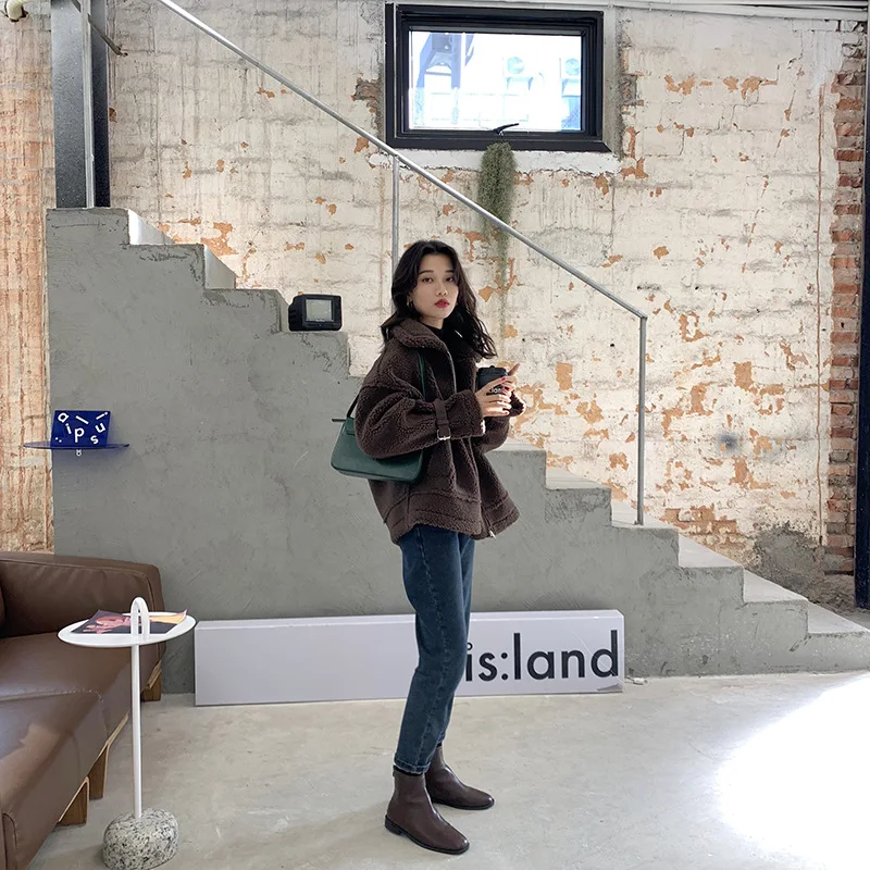 Женское короткое пальто из комбинированной замши 2019 зимнее теплое овчины