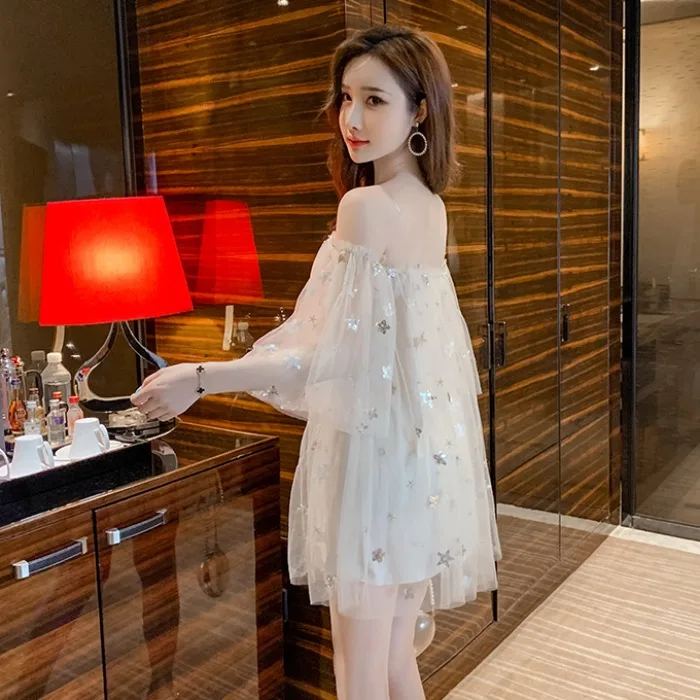 Женское летнее платье с вырезом лодочкой и рукавом до локтя вышивкой в виде звезд