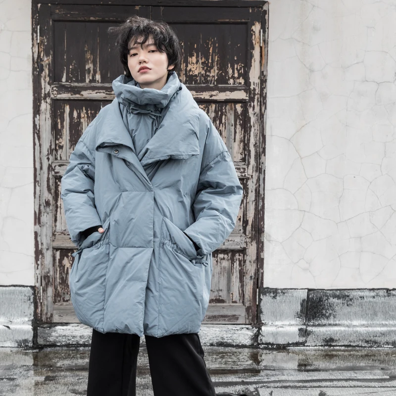 Куртка женская зимняя на утином пуху ветрозащитная с капюшоном и рукавами