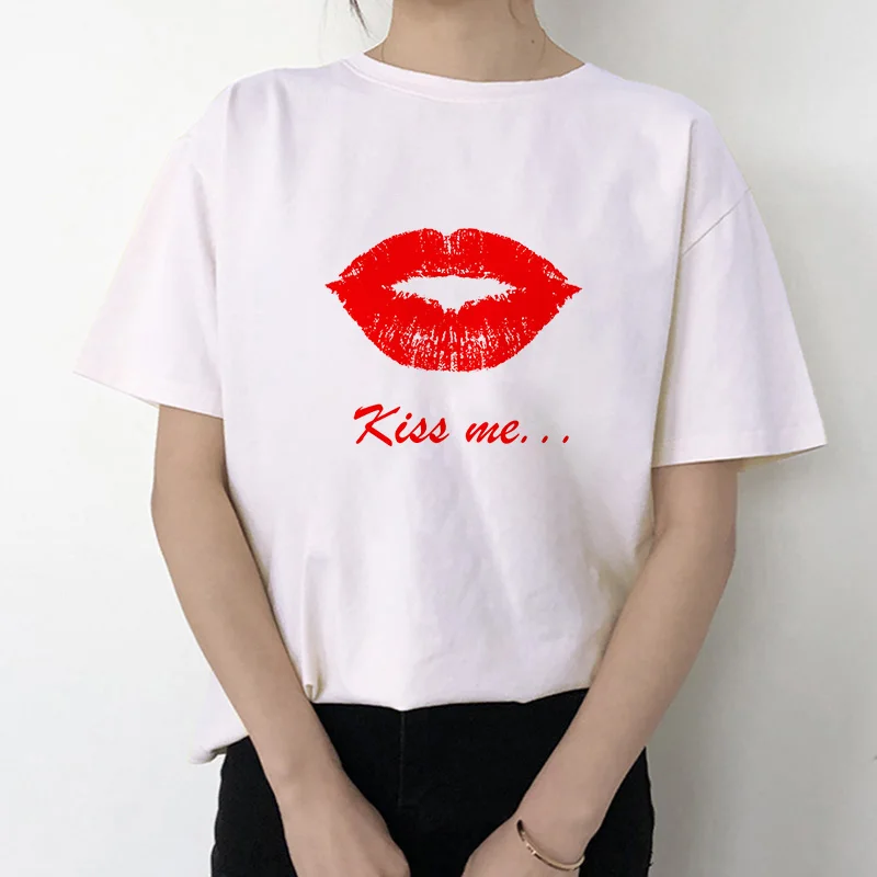 Женская летняя футболка с коротким рукавом белая графическим принтом Kiss Me модная