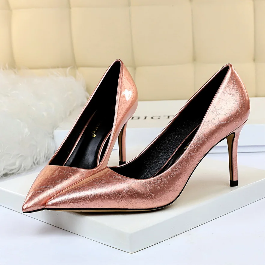 Модные простые туфли на тонком каблуке в европейском и американском стиле