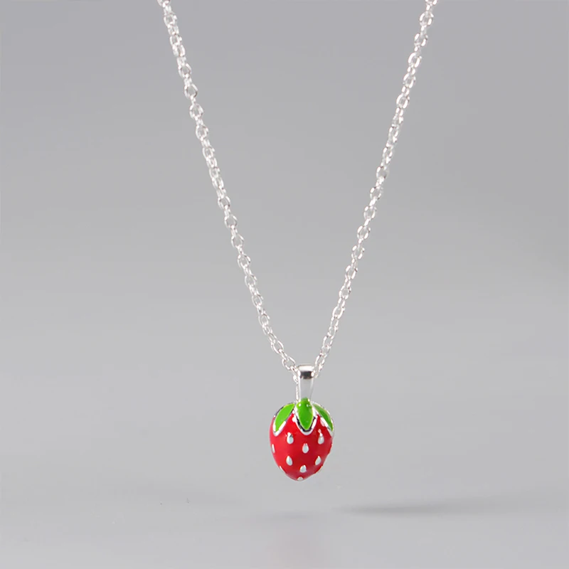 

Sweet Strawberry Pendant Necklace Creative Women's Clavicle Chain Jewelry Fashion Girl Accessories Gift
