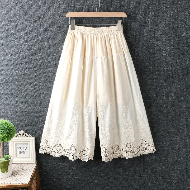 Винтажные хлопковые брюки с вышивкой ажурными кружевными вставками и широкими