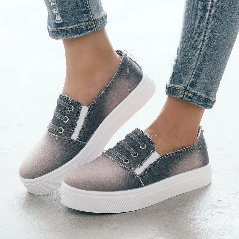 Женские белые кроссовки на толстой подошве с закругленным носком шнурках весну