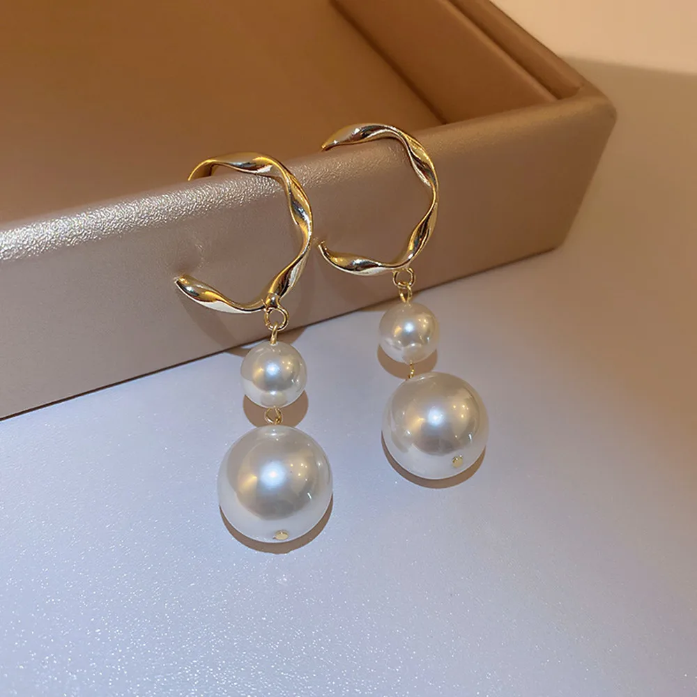 

South Korea pearl earring earrings high sense of temperament simple cold wind irregular earrings women