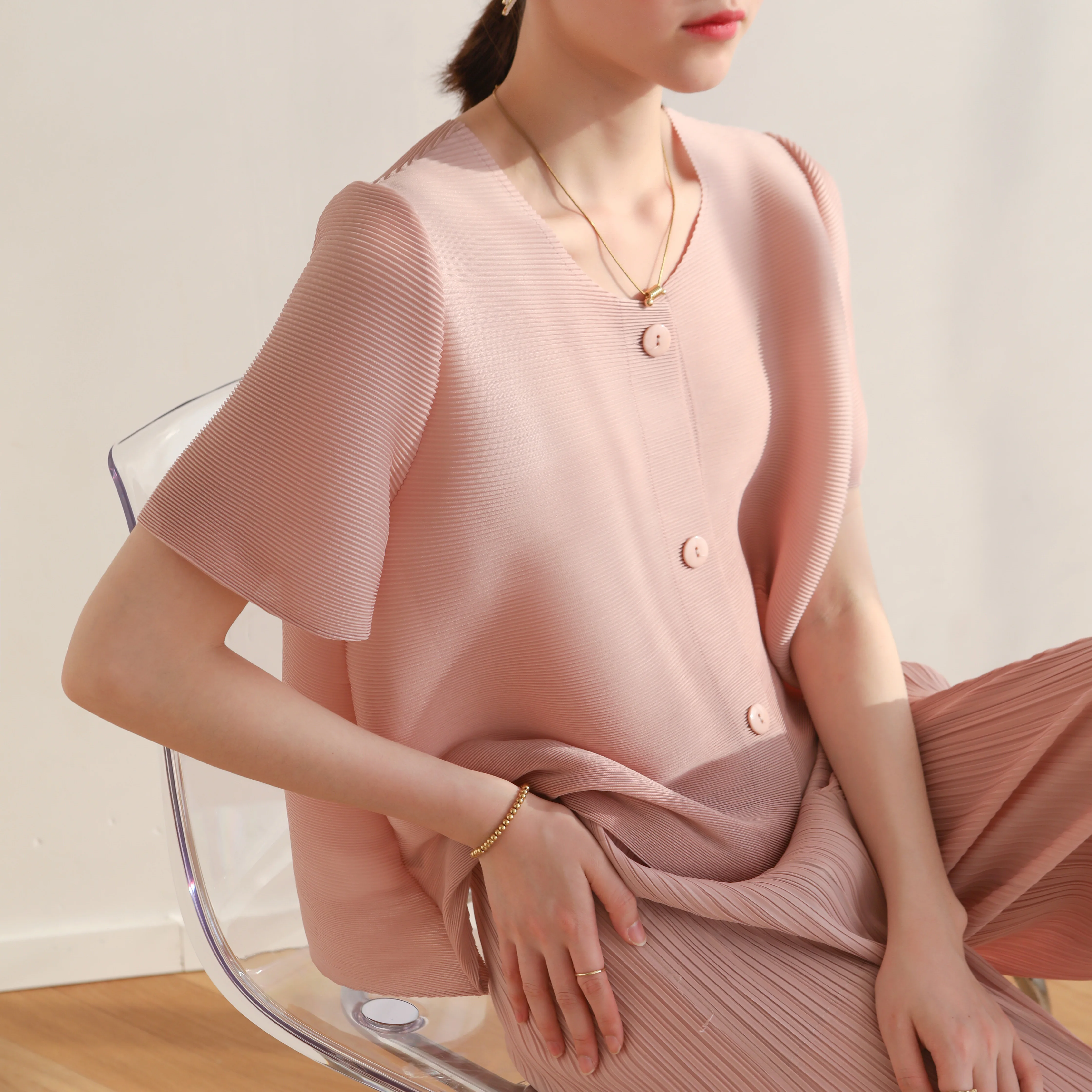 Trendy 2020 Issey Miyake pleated summertime plus-size loose T-shirt Super Shinmei fashion short-sleeved