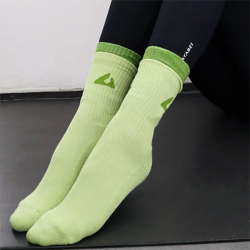 Fashion Gym Sports Socks Women's Soft Breathable Knee-high  Yoga Socks Outdoor Running  Training  Socks