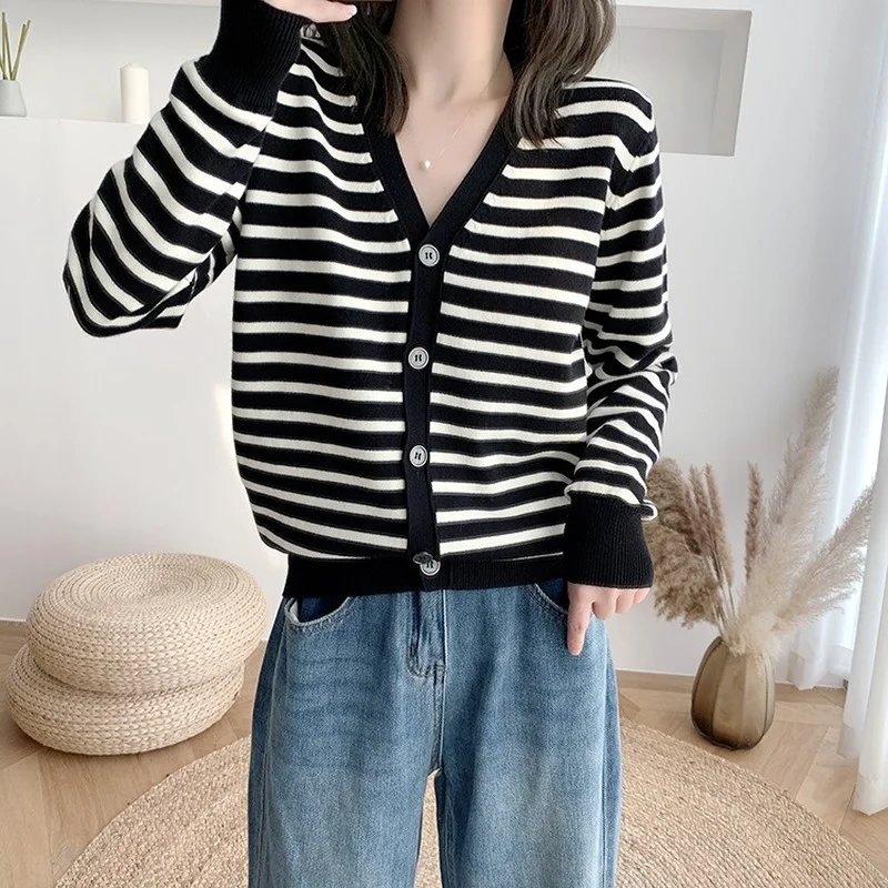 

2021 Spring Autumn New Temperament Casual Women's Cardigan Vintage Chic Outerwear Women Fashionable Stripe Sweaters for Ladies