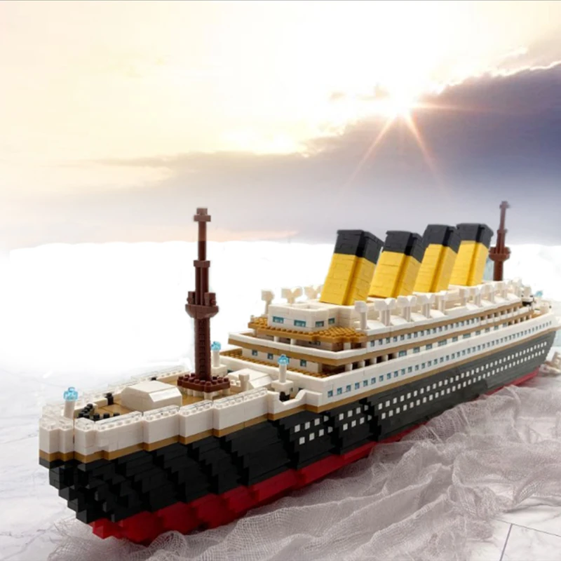 

PZX 9913 Movie Titanic Big Cruise Ship Boat 3D Modle 3800pcs DIY Mini Diamond Blocks Bricks Building Toy for Children No Box