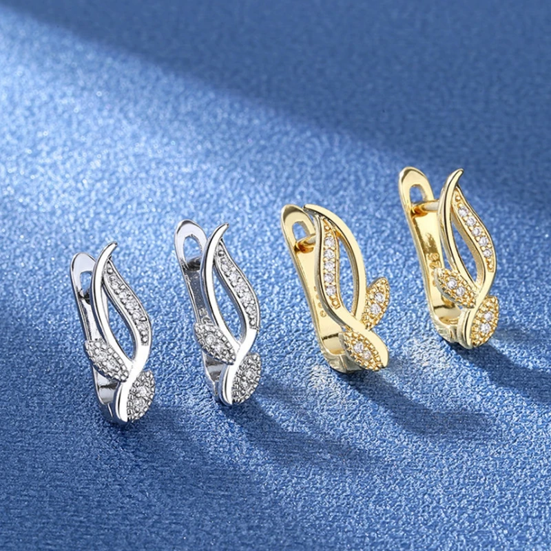 

Fashion Leaf Small Ear Buckle Women's Row Diamond Earrings Simple Temperament Diamond Ear Buckle Female Stud Earrings
