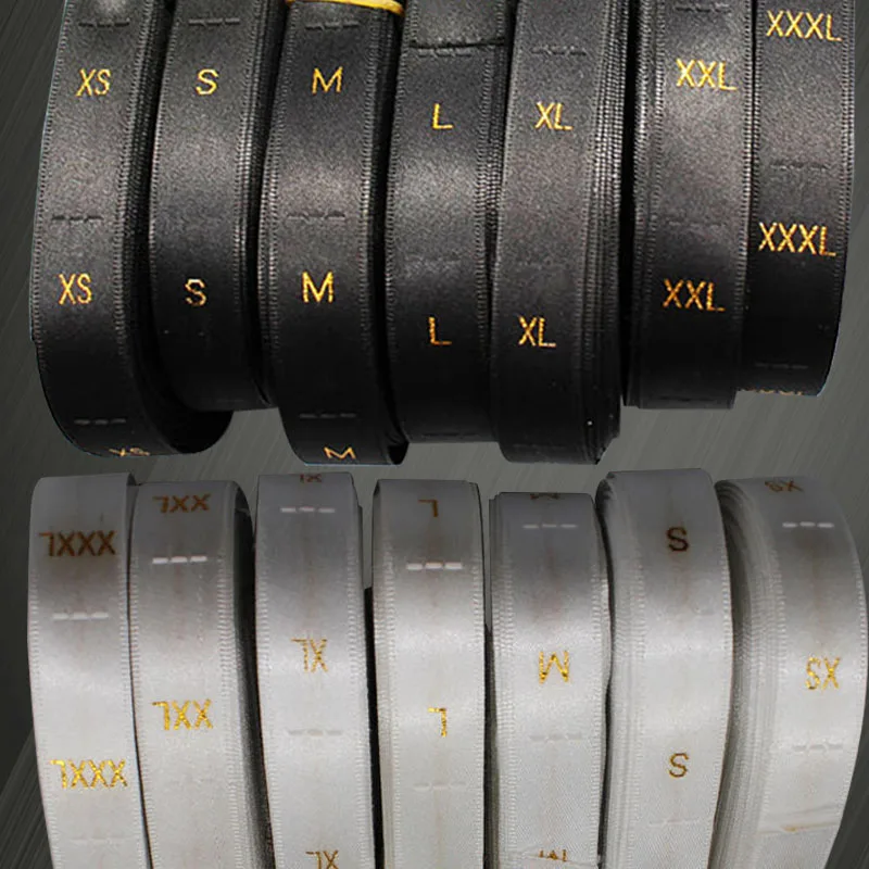 500pcs Free Shipping GARMENT SIZE LABEL Clothing Tags Black Background Wooden Lock Machine Metal Gold Yarngold Letters1.2x3.5cm