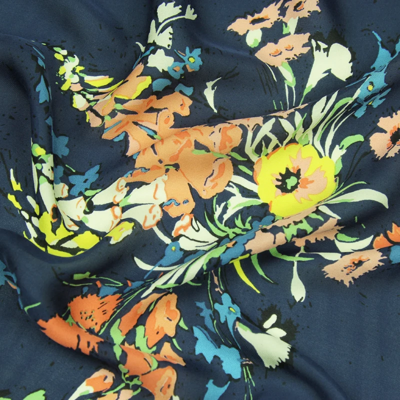 Цветы на темно-синем фоне из 100% шелка жоржета шелковая ткань SCG505 | Дом и сад