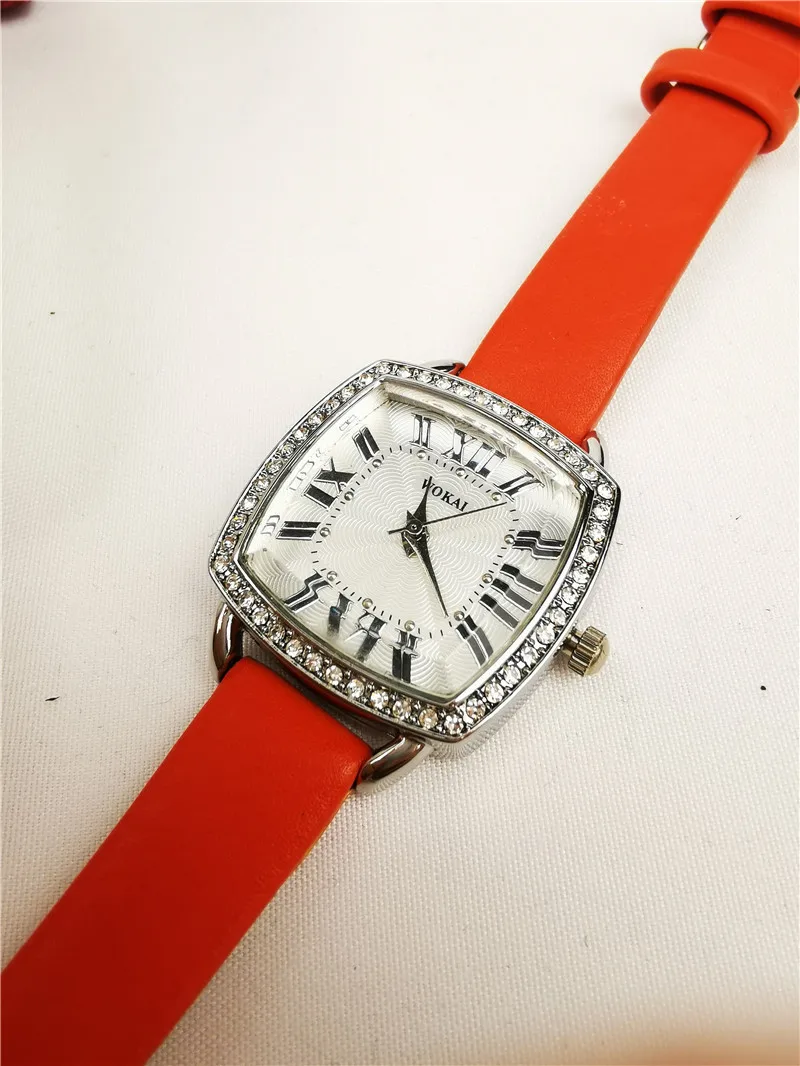 

Fashion Lady Quartz Watch Set Pointer Red Large Quartz Simple Square Women's Casual Watch Bracelet Gift Box Set