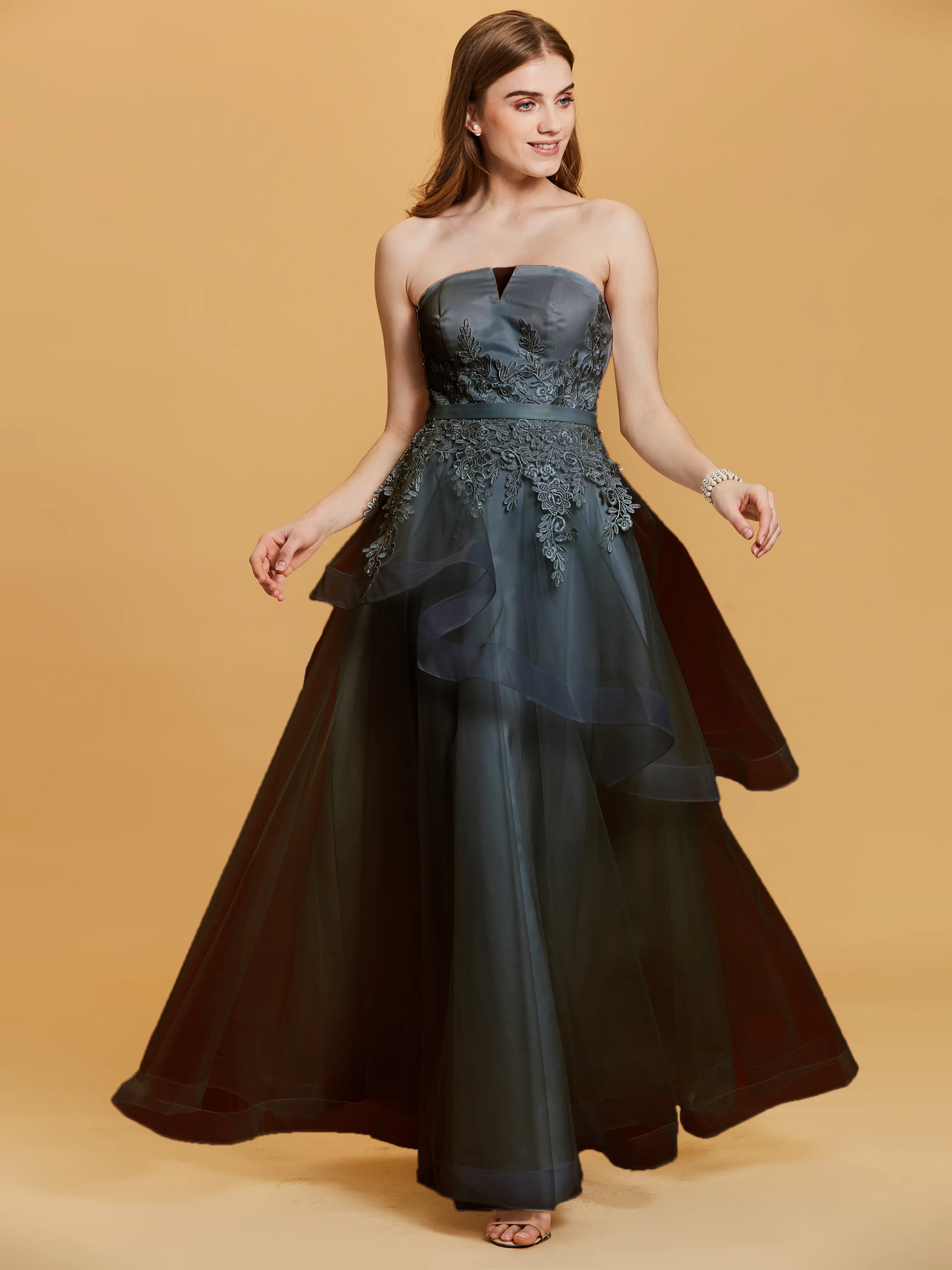 

White Strapless Party Dress Lace Appliques Tiered Wedding Party Formal Sexy A Line Zipper Up Vestidos Largos Long Dresses