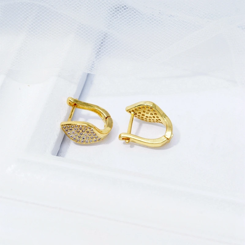 Женские золотистые серьги кольца квадратные с кристаллами циркония модные