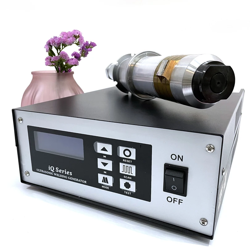 

15Khz 2600W Nonwoven Face Masks Digital Ultrasonic Welding Generator With Transducer