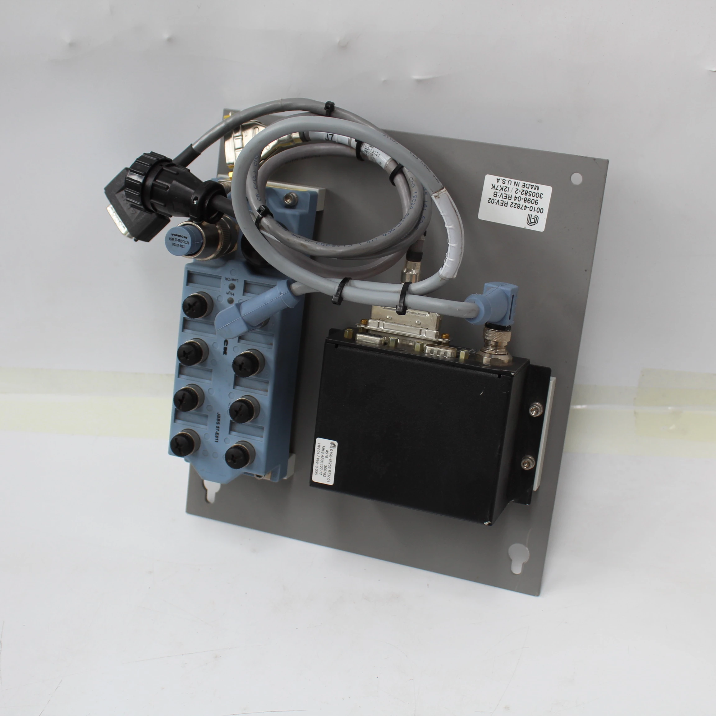 

MKS CDN127R-7 0190-46253 REV 01 + TURCK JBBS 57-E811 + AMAT 0021-87861 REV 01