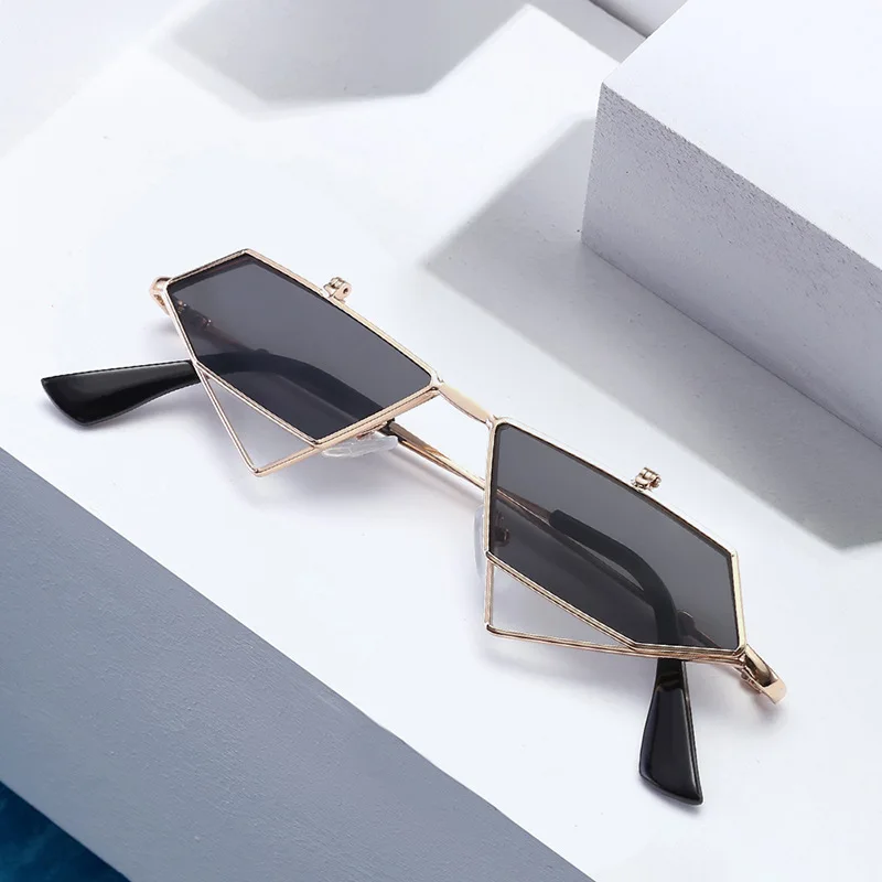 

2020 New Irregular Polygon Sunglasses Women Luxury Brand Design Vintage Classic Eyewear Retro Punk Wind Flip Ultra Light Oculos