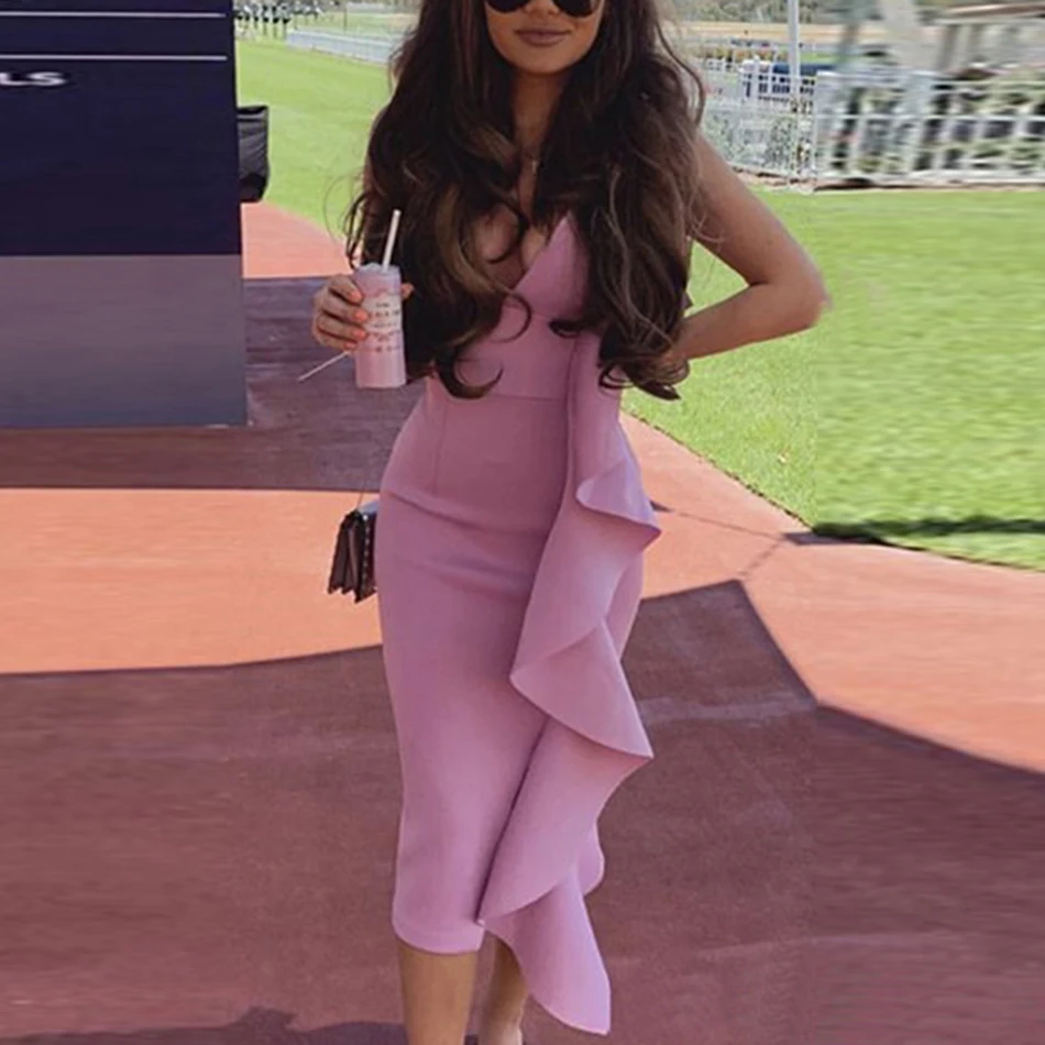 Женское летнее облегающее платье без рукавов розовое или белое с оборками лето