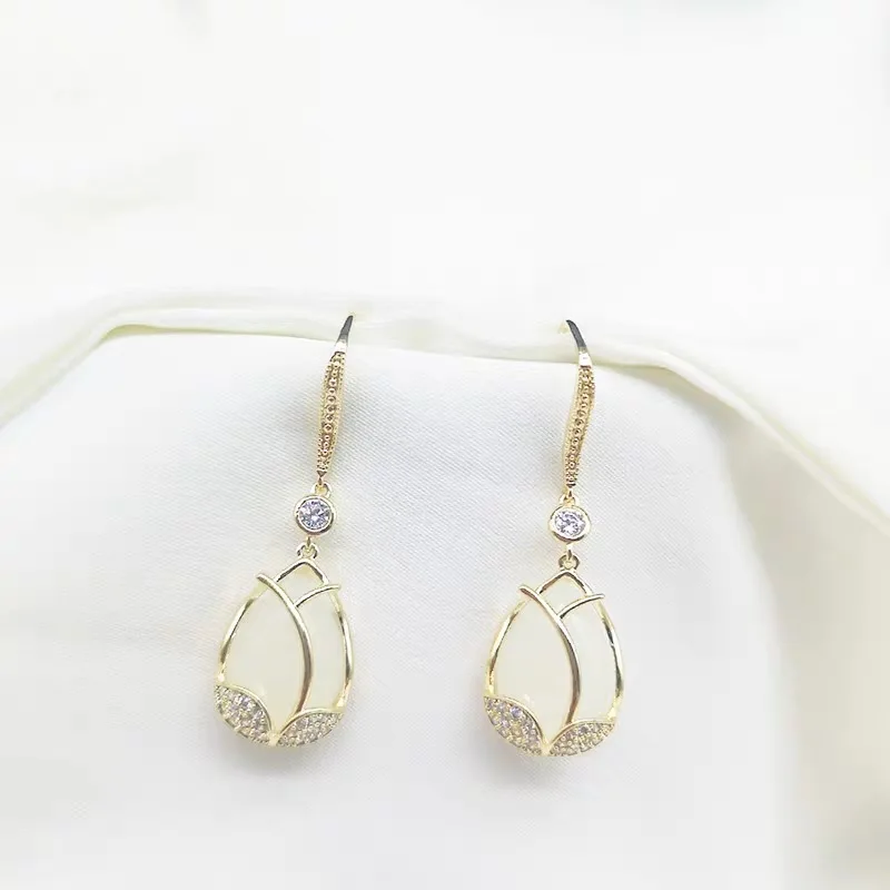 

Tulip Fashion Personality Earrings Net Red Temperament High Sense Earrings Retro Retro Hong Kong Style 2021 New Ear Hook Gift