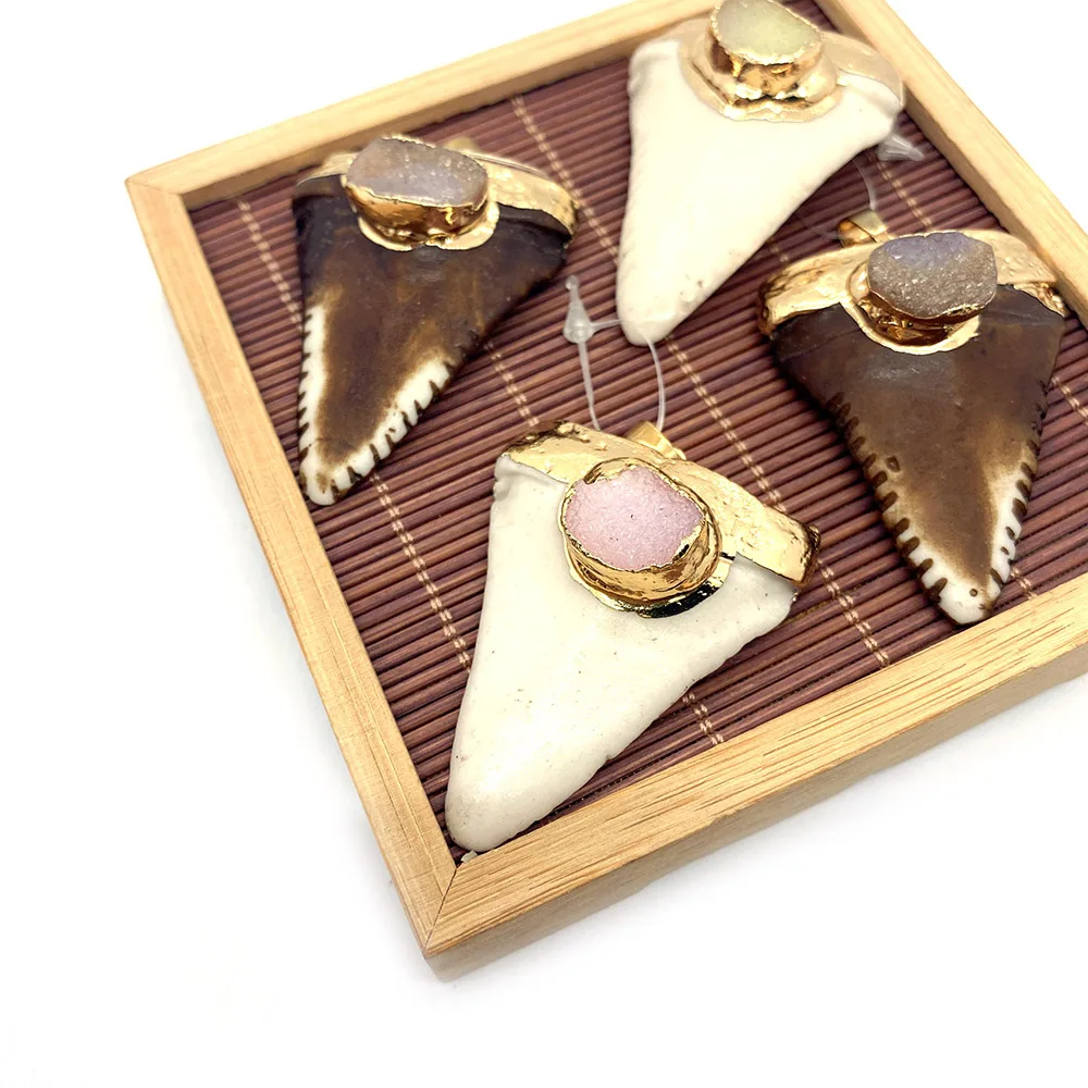 

Natural Stone Pendant Carved Triangle White Acrylic Amethyst Fashion Glamour Lady Jewelry DIY Necklace Bracelet Accessories