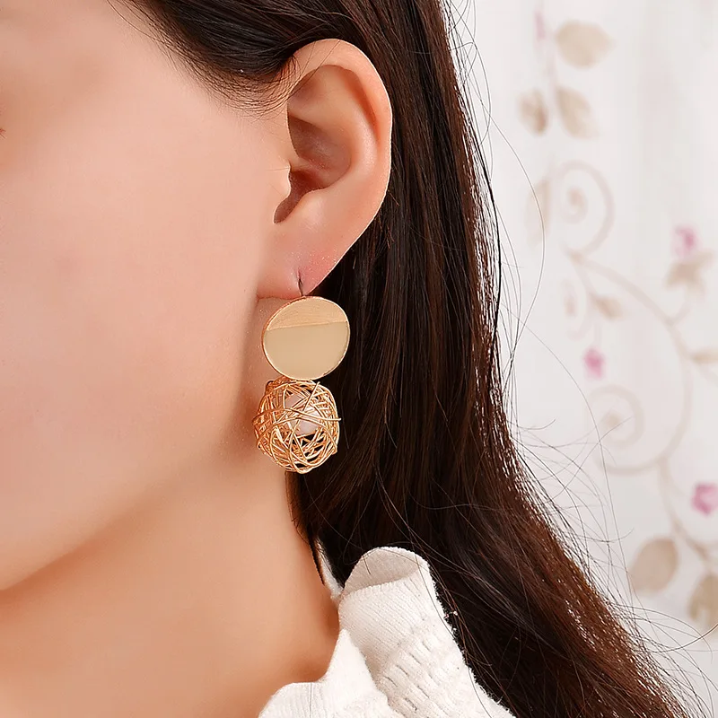 

Personality Punk Gold Round Earrings Personality RetroGeometric Metal Wire Woven Ball Pearl Earrings Metal Accessories