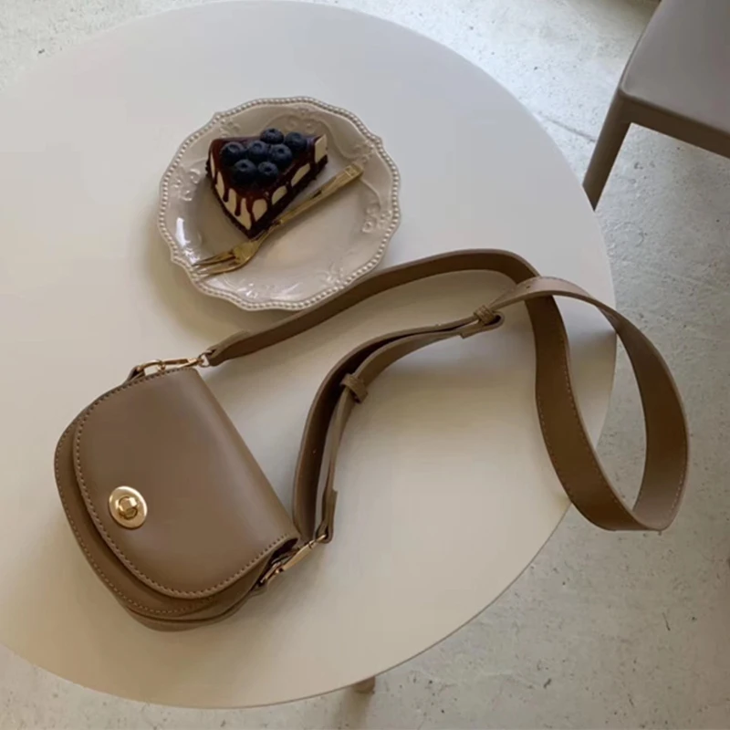 

Small bag 2020 new trend fashion all-match simple retro saddle shoulder messenger bag Pure color soft shoulder messenger bag