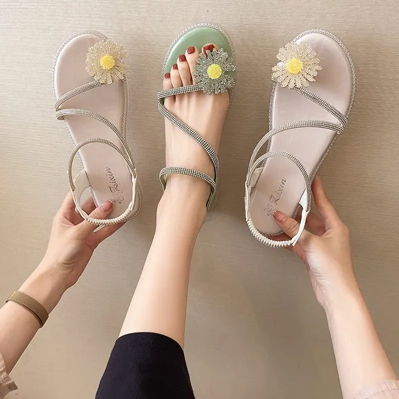 

Fashion Womens Shoes 2021 Rhinestone Sandals Summer Heels All-Match Luxury New Girls Low Flat Outside Clear Scandals Crystal PU