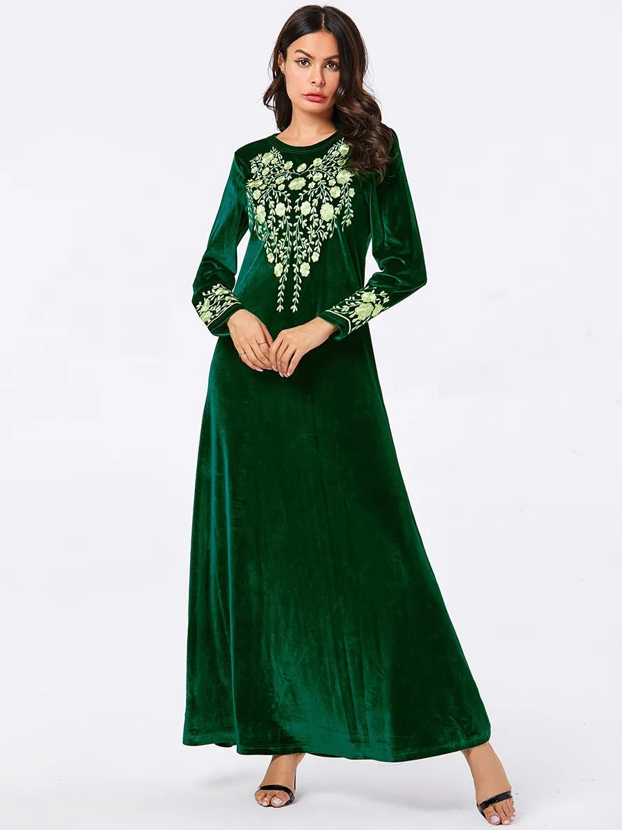 Мусульманское длинное платье с вышивкой вечернее бархатное в мусульманском