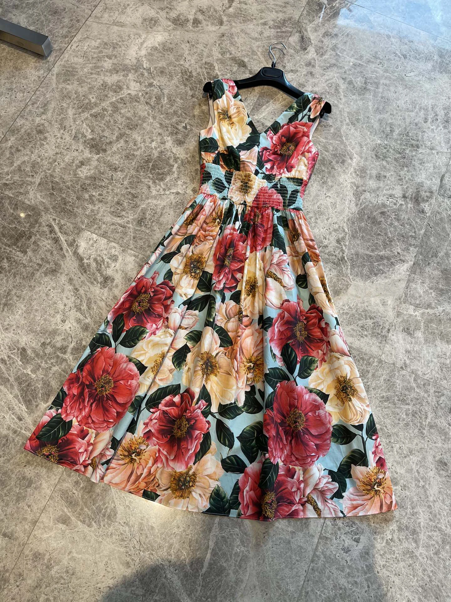 

Fashion Ladies 2021 New Sleeveless V-neck Camellia Print Dress 1230