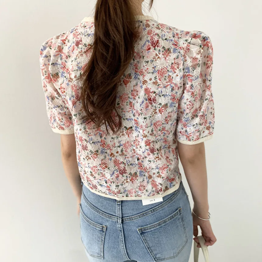 

Sannian Women French Retro V-neck Collar Collision Color Embroidery Lace Crochet Chic Pearl Button Loose Bubble Sleeve Shirt Top