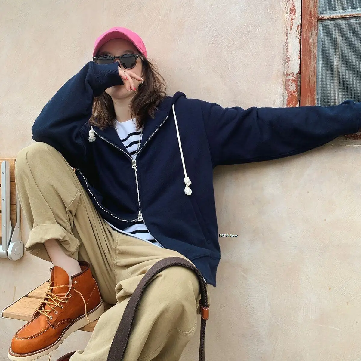 

Свитшот женский с капюшоном, на молнии, с длинным рукавом