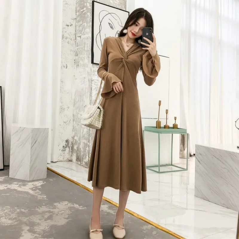

Autumn New Fashion Sleeve Dresses with Lotus Leaf Edge and Long Sleeves