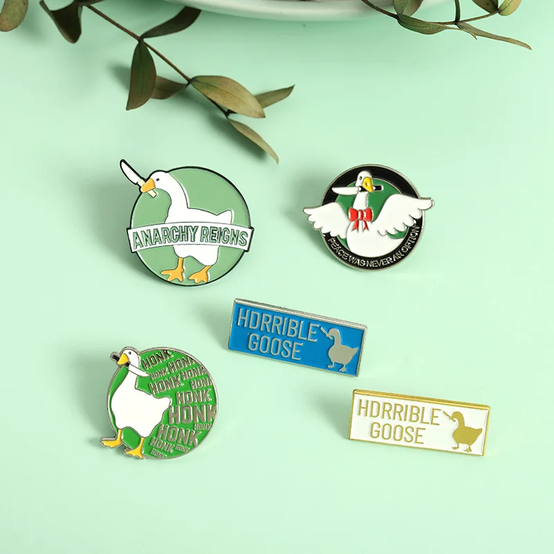 

2021 Creative Cartoon Untitled Goose Game Game Big Goose Brooch Big White Goose Enamel Pins Cute White Goose Brooch Accessories