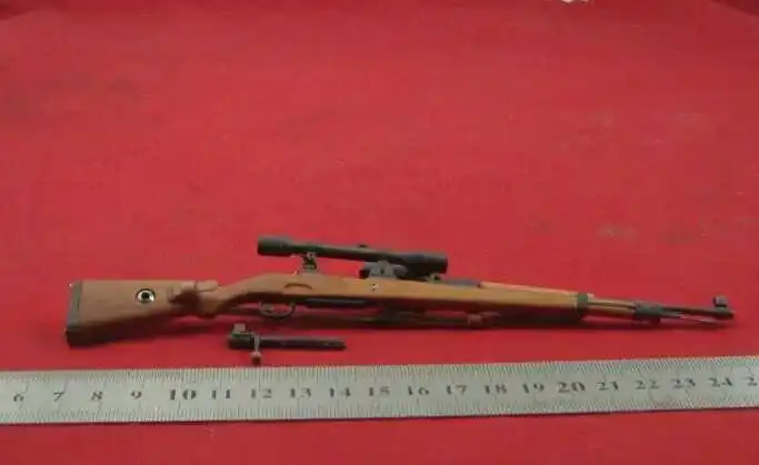 Металлическая снайперская винтовка из массива дерева Вторая мировая война