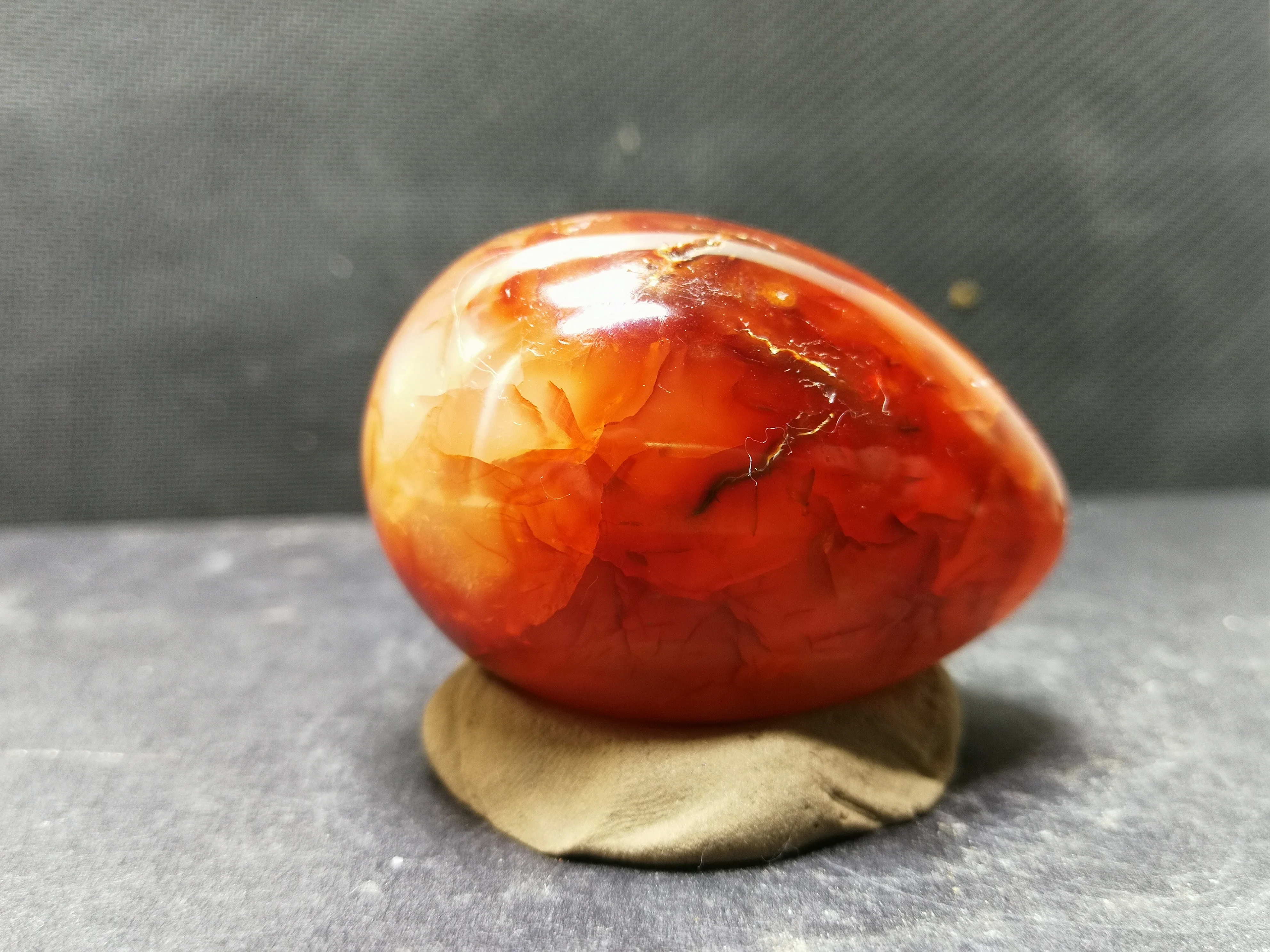 90.1gNatural color red agate egg polishing quartz crystal healing stone furniture accessories | Stones