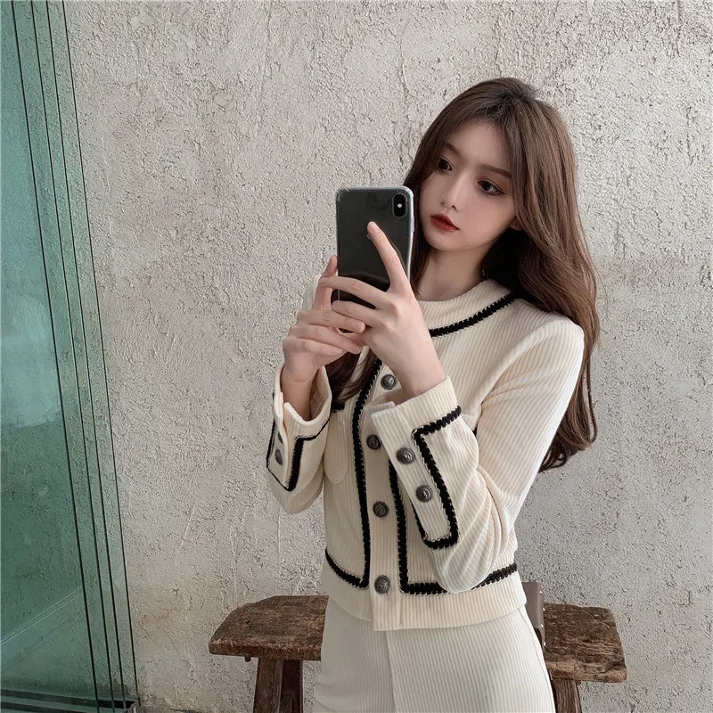 

Women's Vintage Corduroy Two Piece Sets Solid Patchwork Edging Single Breasted Women Cardigan High Waist Wide Leg Pants Suits